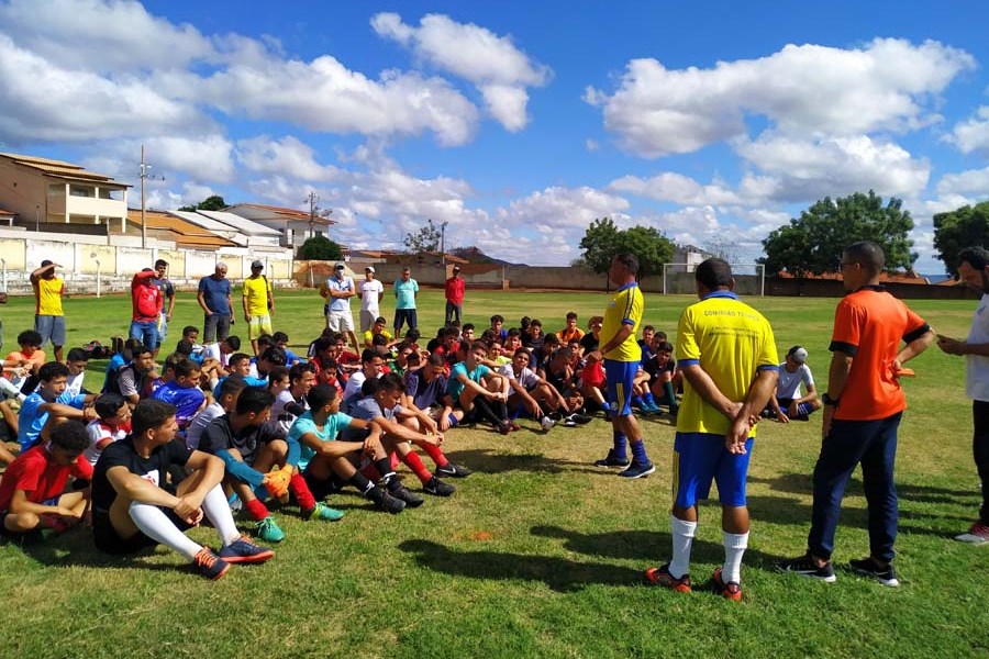 ORGANIZADA PELA A ESCOLINHA ATLETAS DO FUTURO, PENEIRA DE FUTEBOL É REALIZADA EM MACAÚBAS