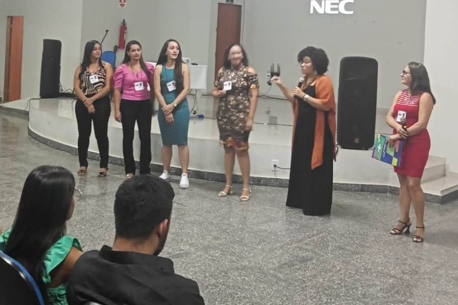 PALESTRA DO SEBRAE “FELICIDADE NO TRABALHO COMO ESTRATÉGIA DE GESTÃO” COM ALANA SALES