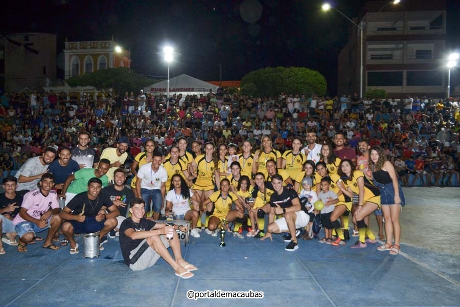 EQUIPE FEMININA “AZ PRIMES”  VENCE O 1º CAMPEONATO DE FUTSAL DE MACAÚBAS – 2023