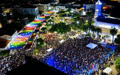 TERCEIRO DIA DO SÃO JOÃO DE MACAÚBAS TEM PRAÇA DO FORRÓ LOTADA E MISTURA DE RITMOS JUNINOS